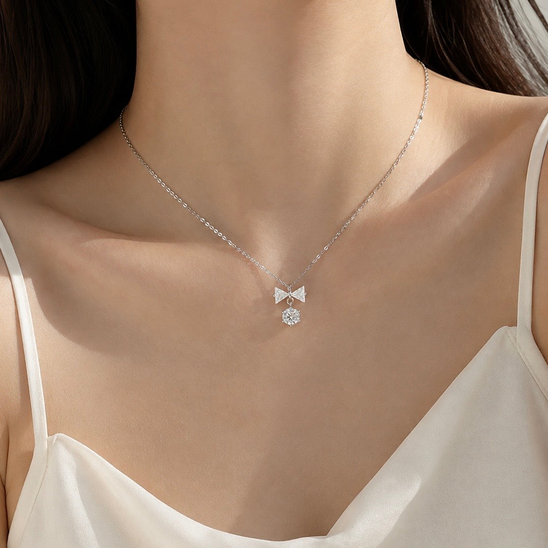 Lumière Bow Moissanite 925 Silver Necklace
