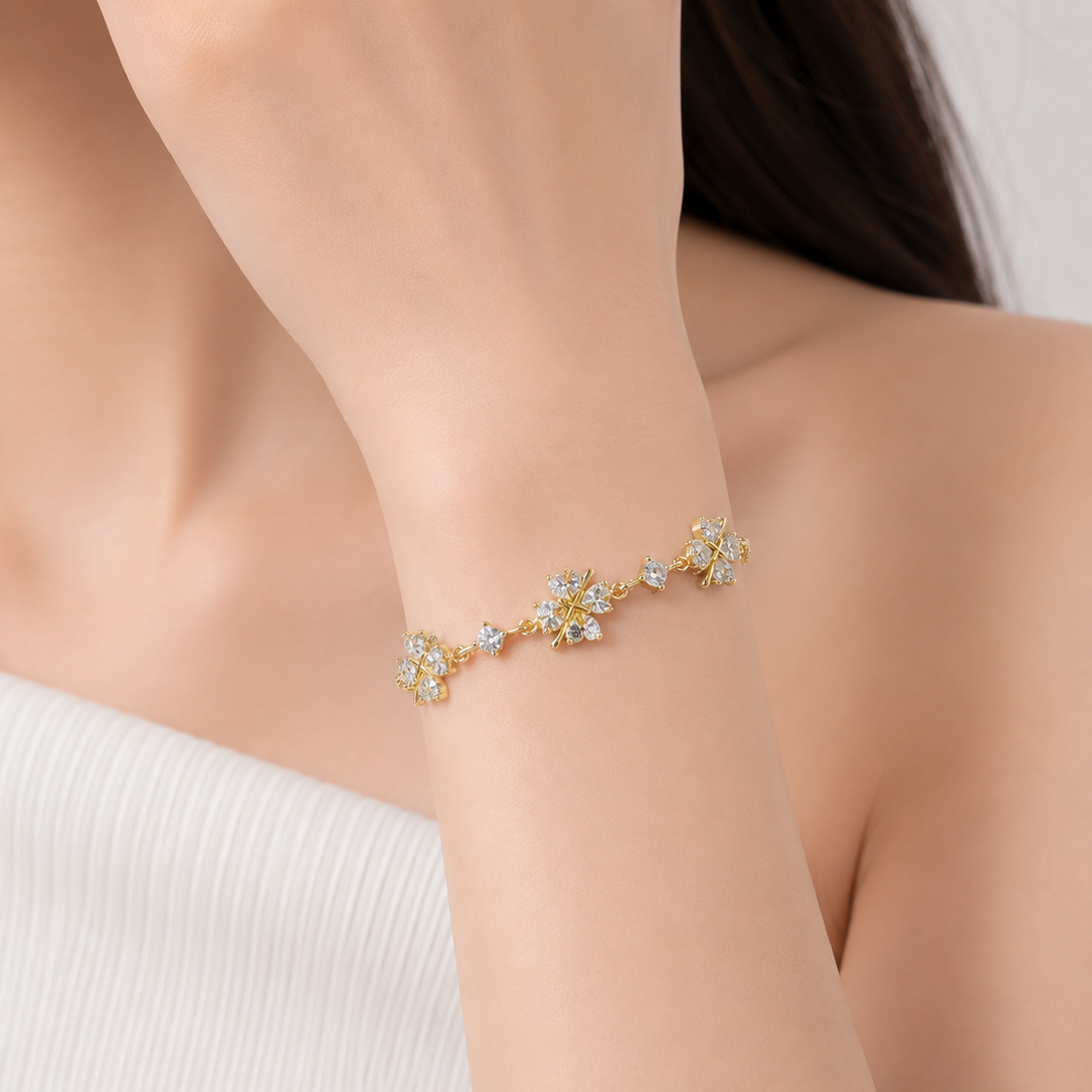 Sparkling Trio Clover Bracelet (Gold)