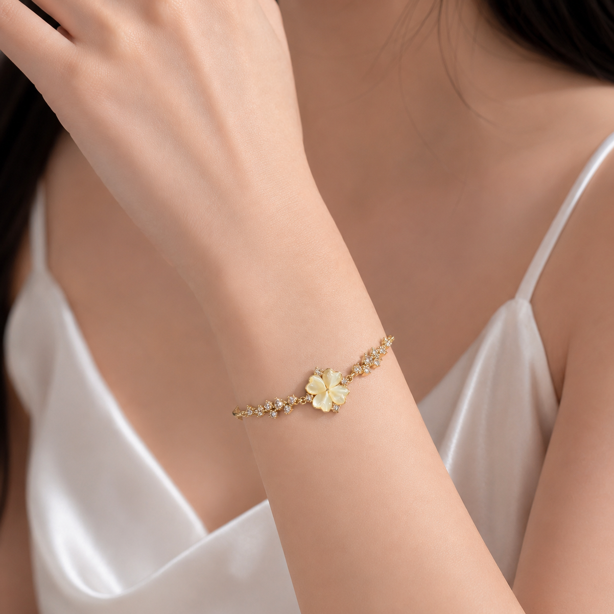 Cat's Eye Clover Crystal Bracelet (Gold)