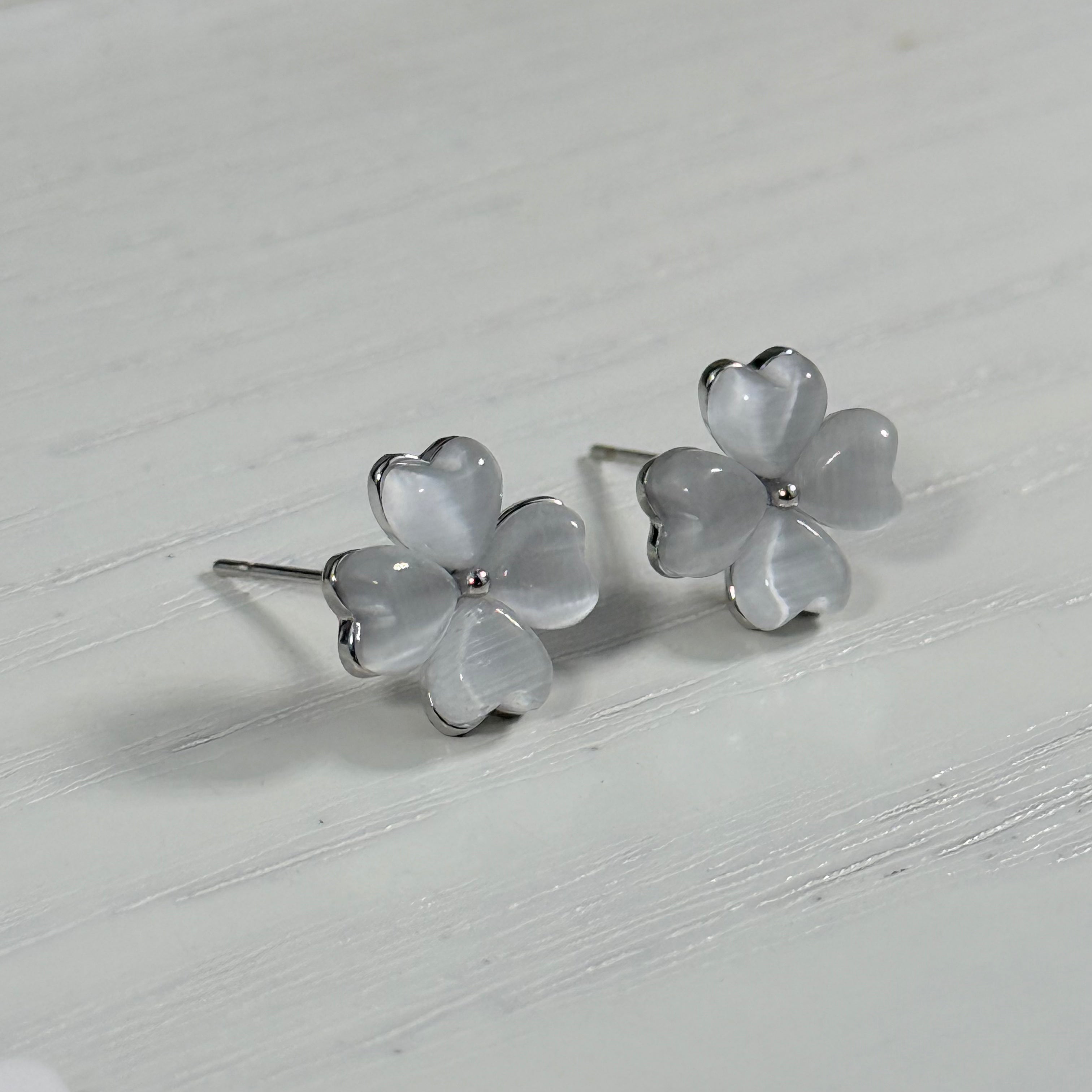 Clover Cat's Eye Stud Earrings