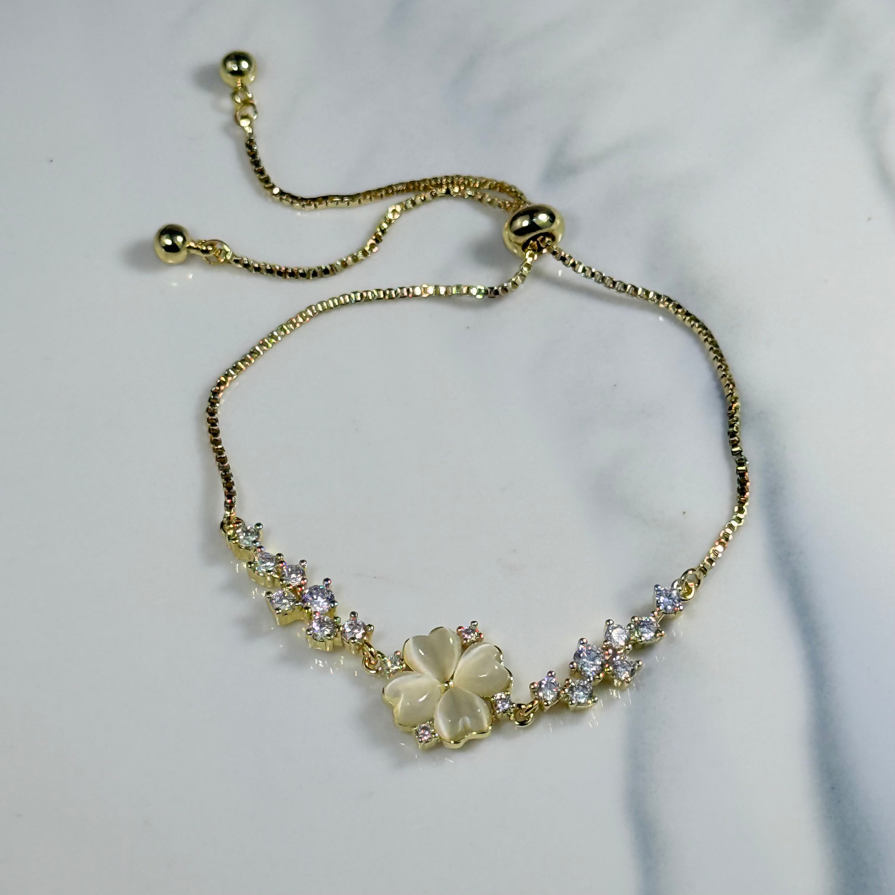 Cat's Eye Clover Crystal Bracelet (Gold)