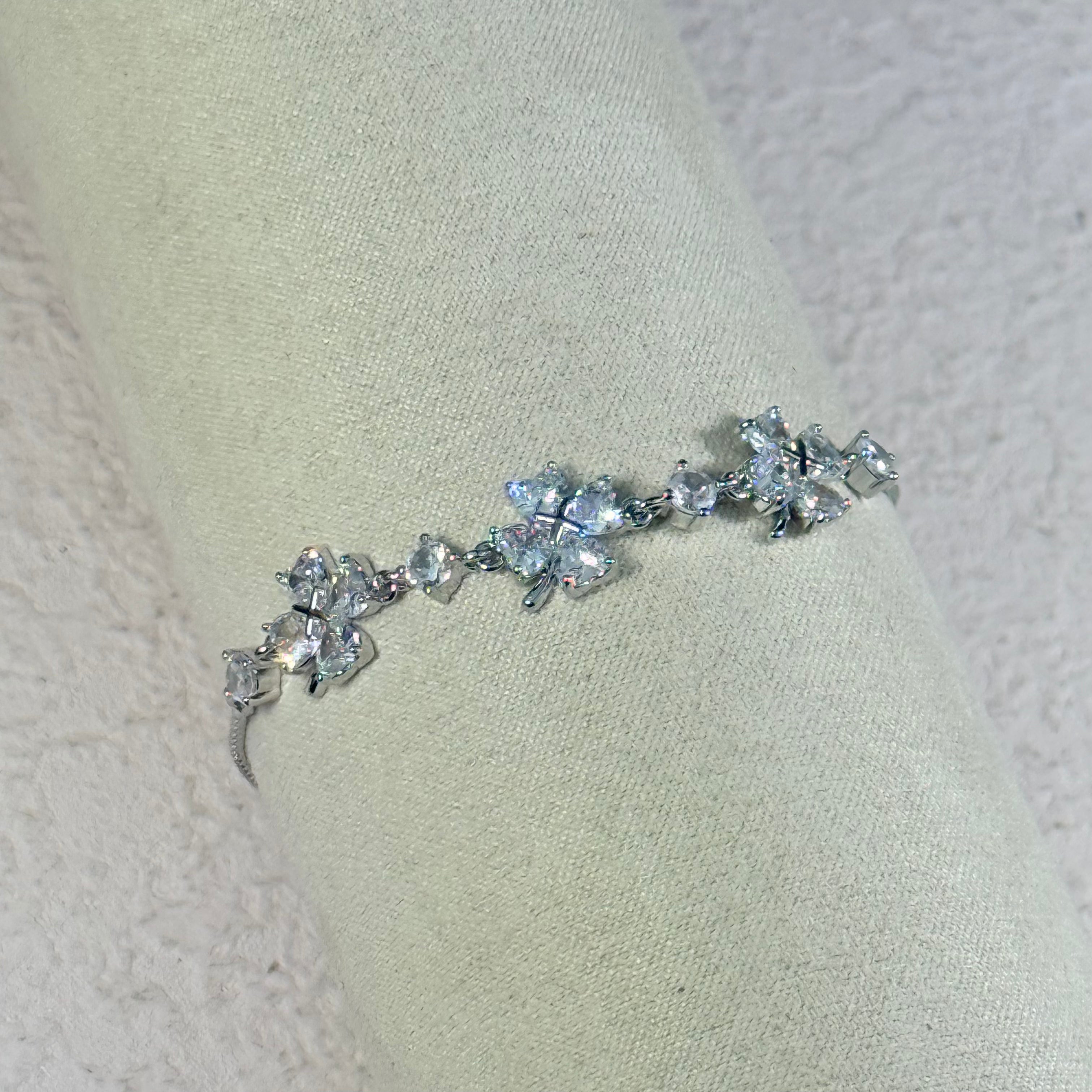 Sparkling Trio Clover Bracelet (Silver)