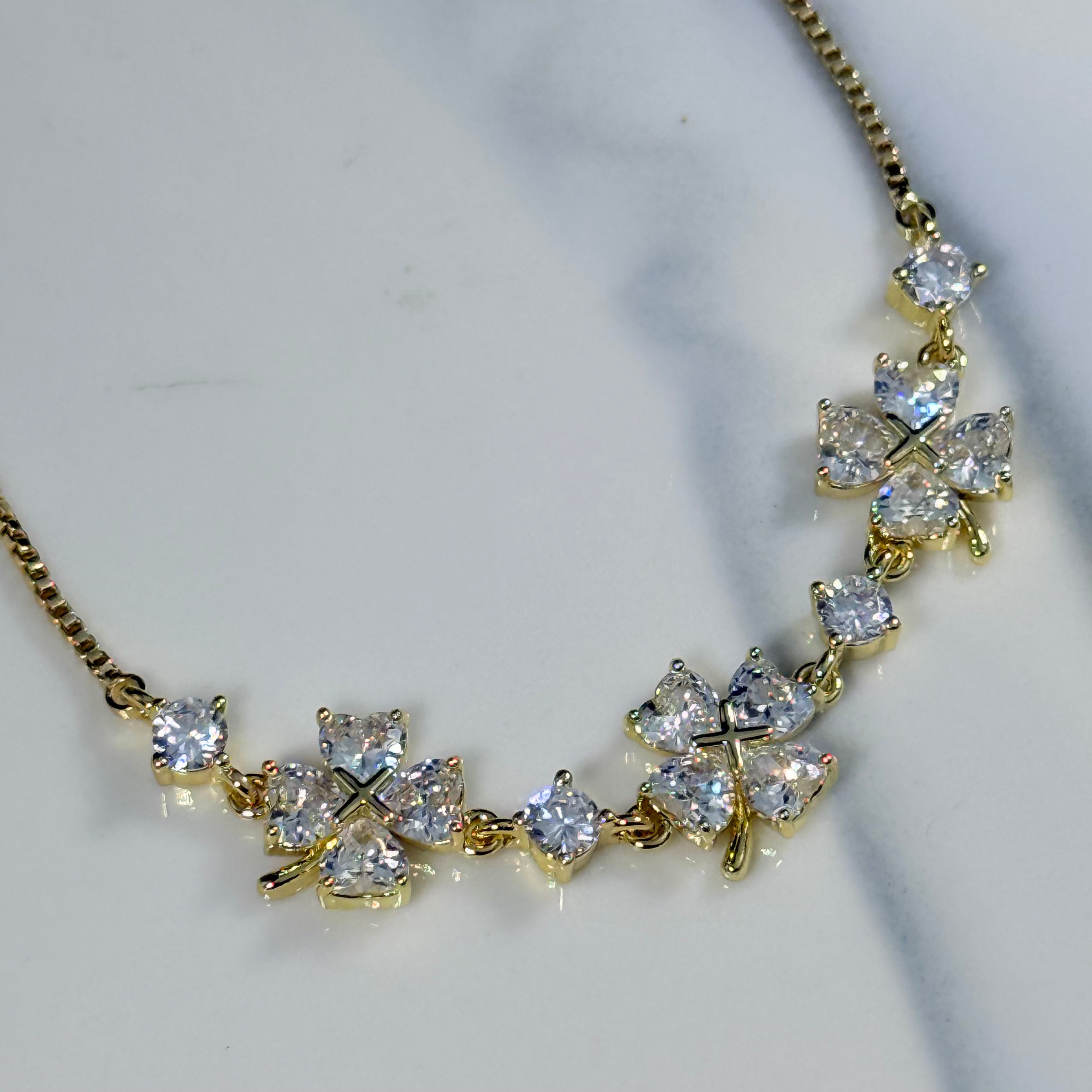 Sparkling Trio Clover Bracelet (Gold)