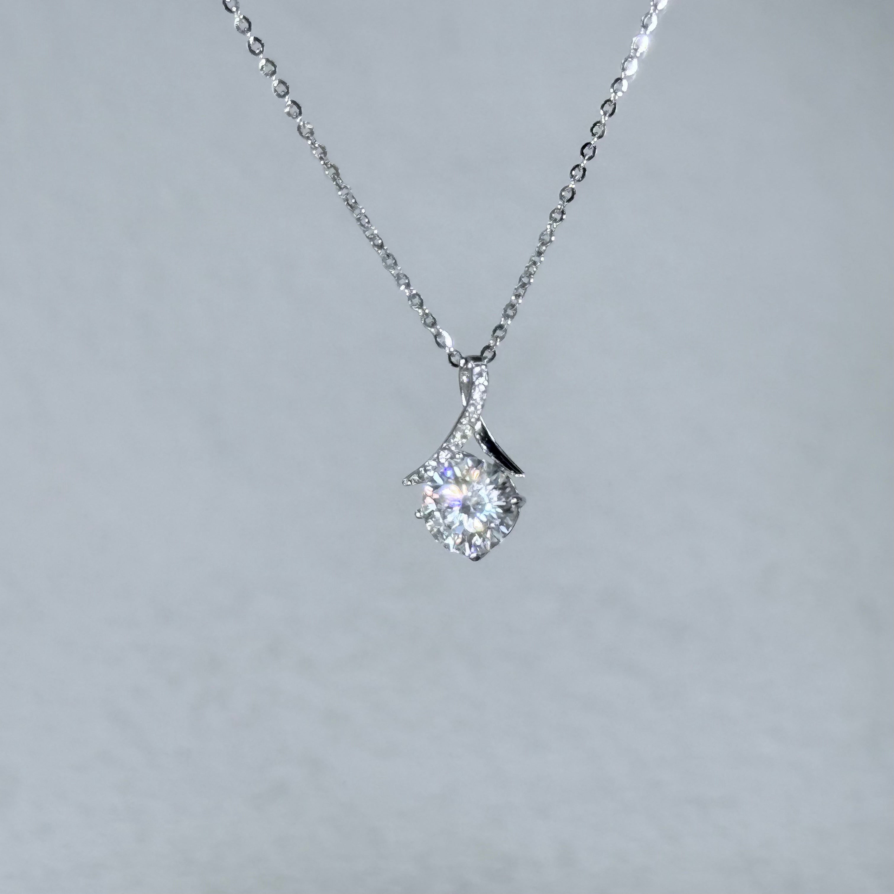 Élan Moissanite 925 Silver Necklace
