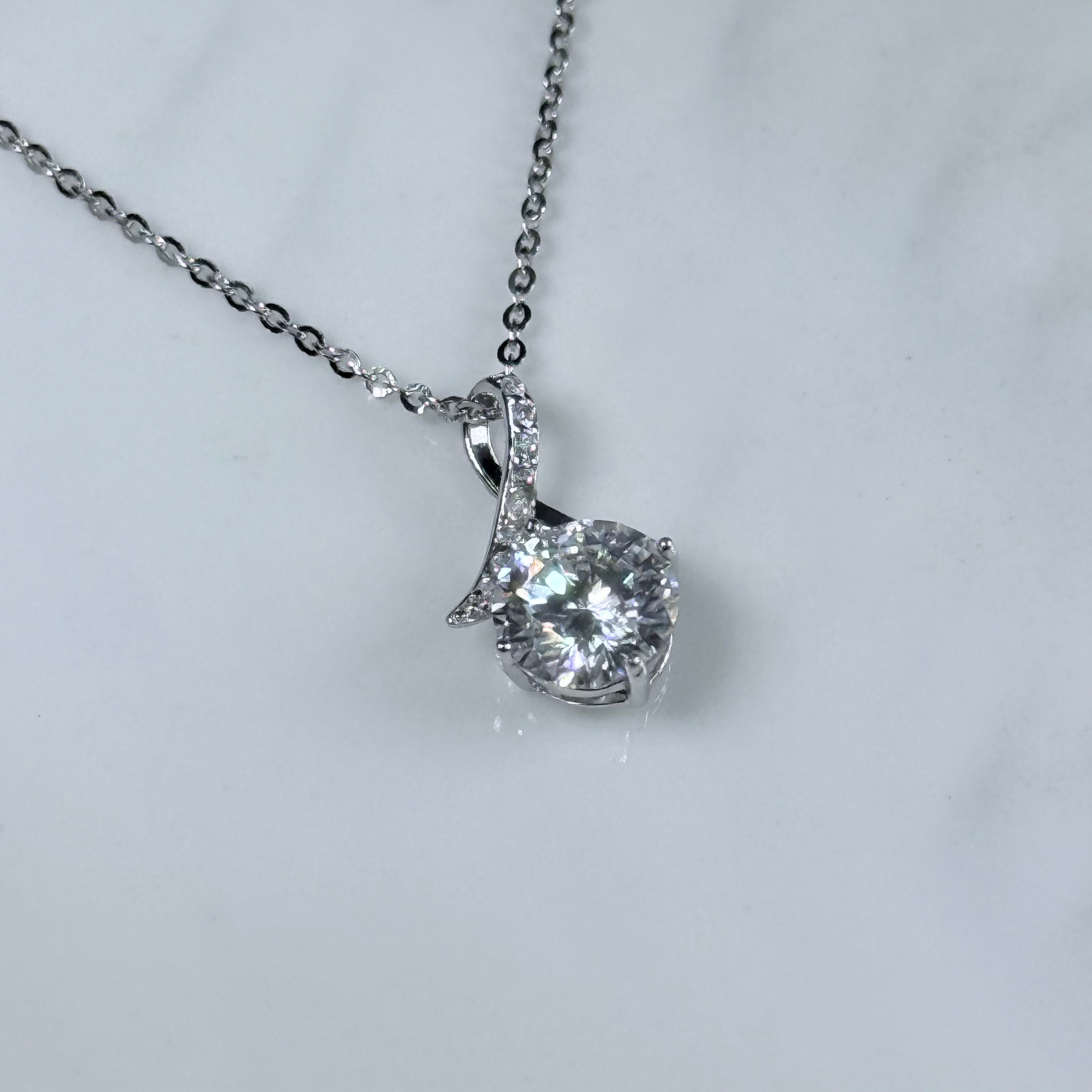 Élan Moissanite 925 Silver Necklace
