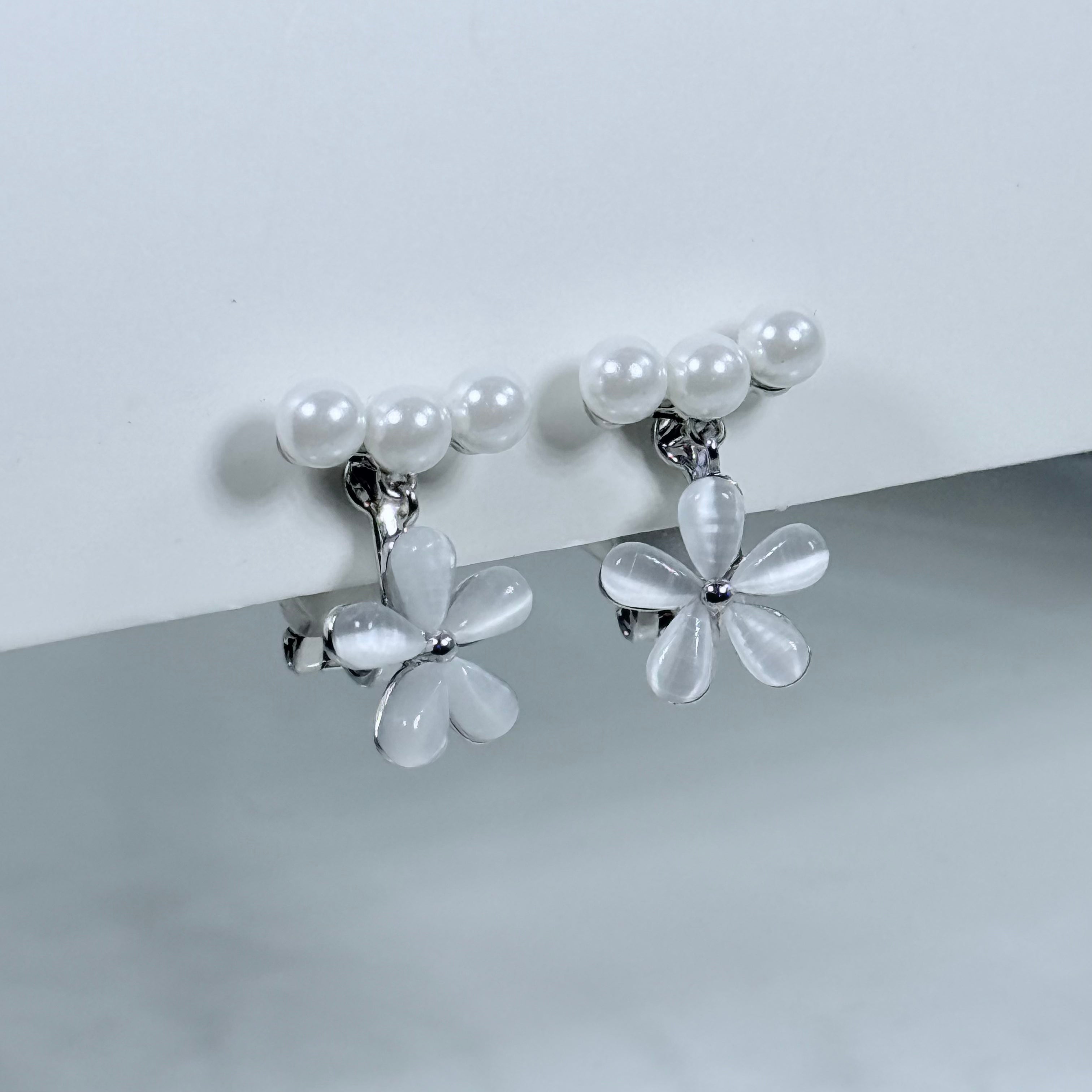 Pearl Bloom Cat Eye Clip-On Earrings